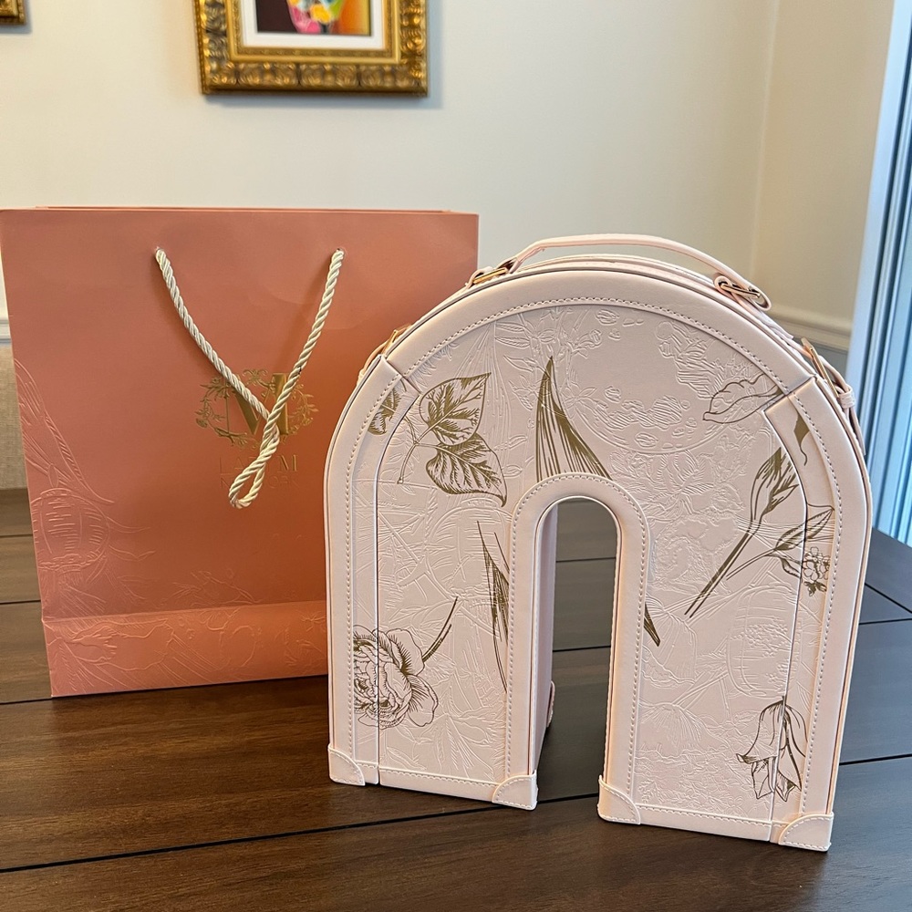 Lady M jewelry case